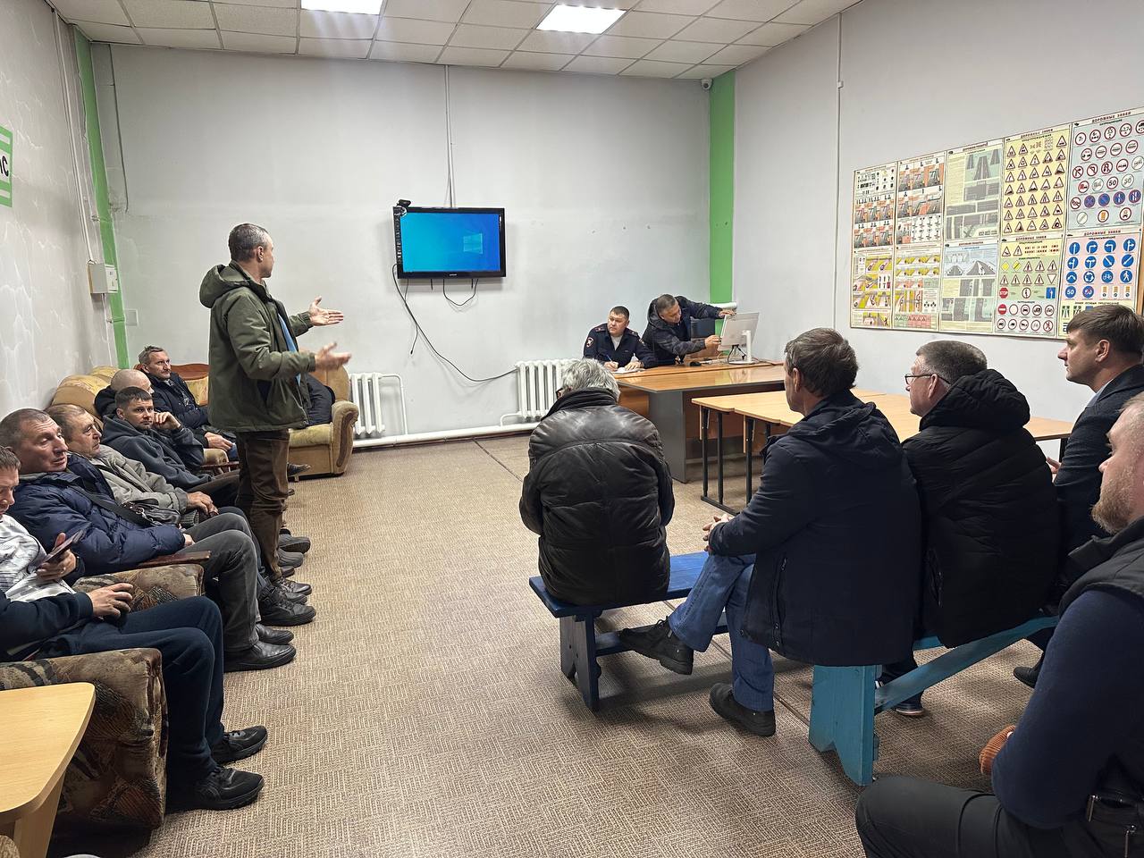 Иркутские автоинспекторы провели встречу с водителями муниципального предприятия «ИркутскАвтоТранс»