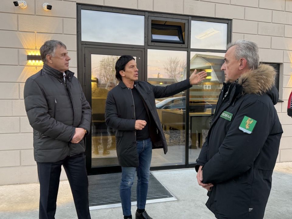 Сергей Петров: Еще три теплых остановочных павильона работают на «конечных» автобусов № 2 в Китое и № 7 в микрорайоне Новый-4, а также на железнодорожном вокзале Ангарска Сергей Петров: Еще три теплых остановочных павильона работают на «конечных» автобусов № 2 в Китое и № 7 в микрорайоне Новый-4, а также на железнодорожном вокзале Ангарска