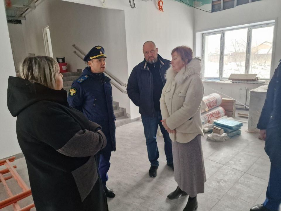 Начальник отдела по надзору за исполнением законов о несовершеннолетних и молодежи прокуратуры Иркутской области Зубовский С.А. по поручению прокурора области Ханько А.В. оценил ход капитальных ремонтов школ г. Братска и... Начальник отдела по надзору за исполнением законов о несовершеннолетних и молодежи прокуратуры Иркутской области Зубовский С.А. по поручению прокурора области Ханько А.В. оценил ход капитальных ремонтов школ г. Братска и...