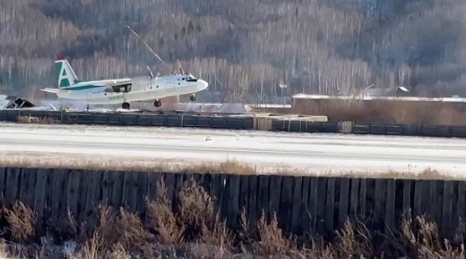 Самолёт “Ангары” на прощание помахал крыльями Бодайбо — последний рейс авиакомпании из золотого городка