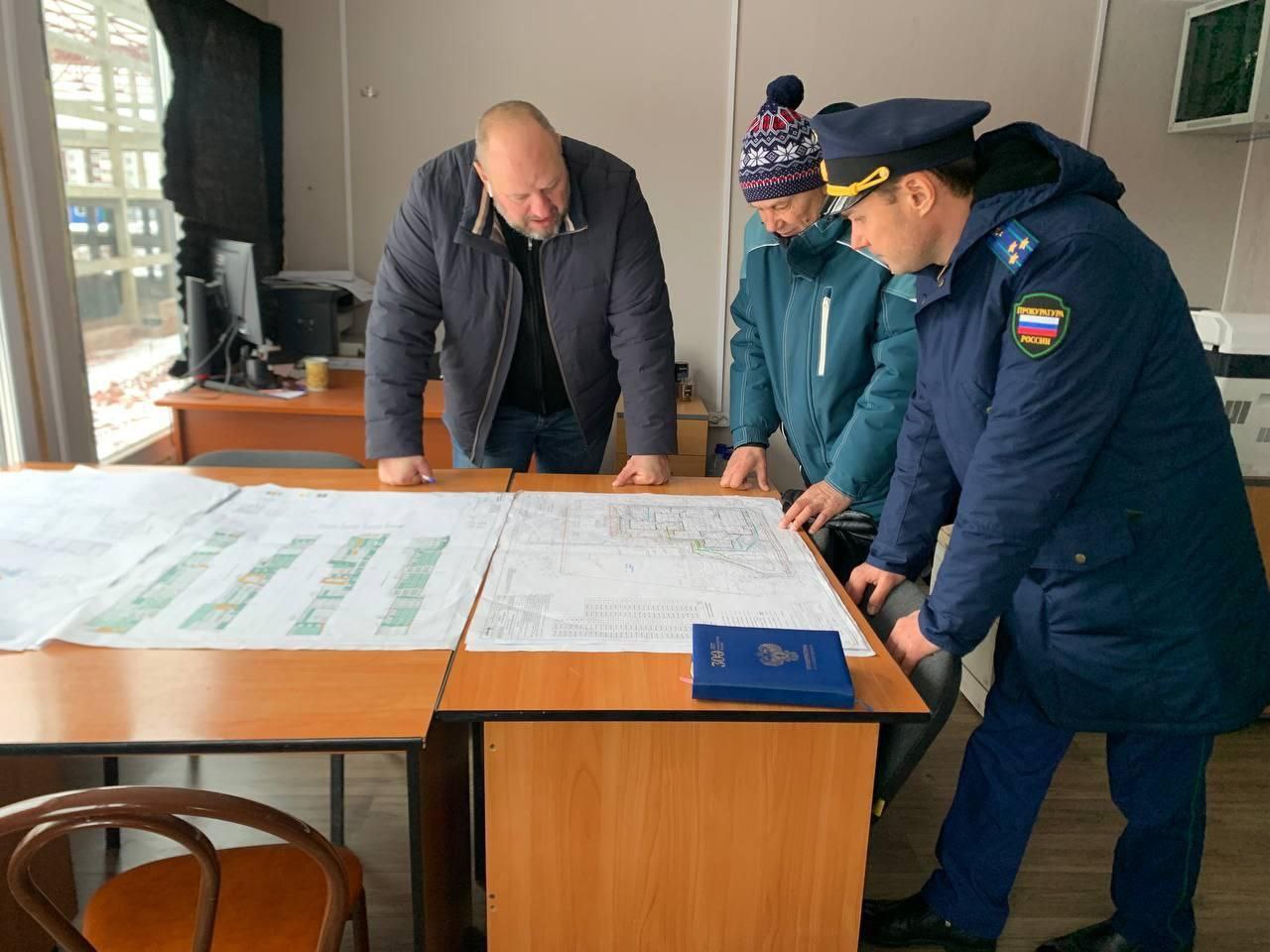 Начальник отдела по надзору за исполнением законов о несовершеннолетних и молодежи прокуратуры Иркутской области Зубовский С.А. по поручению прокурора области Ханько А.В. оценил ход капитальных ремонтов школ г. Братска и... Начальник отдела по надзору за исполнением законов о несовершеннолетних и молодежи прокуратуры Иркутской области Зубовский С.А. по поручению прокурора области Ханько А.В. оценил ход капитальных ремонтов школ г. Братска и...