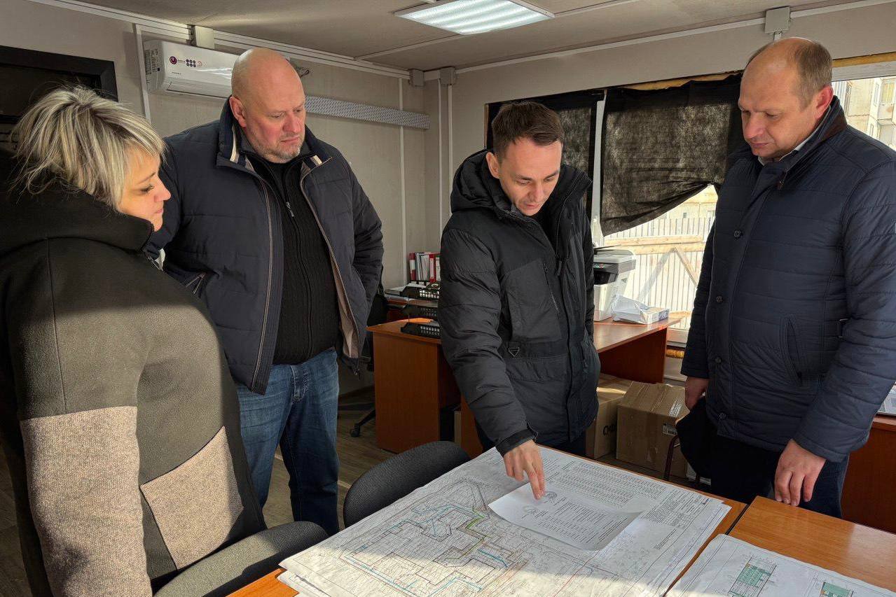 Министр строительства региона проверил ход строительства школы на 1275 мест в Братске Министр строительства региона проверил ход строительства школы на 1275 мест в Братске