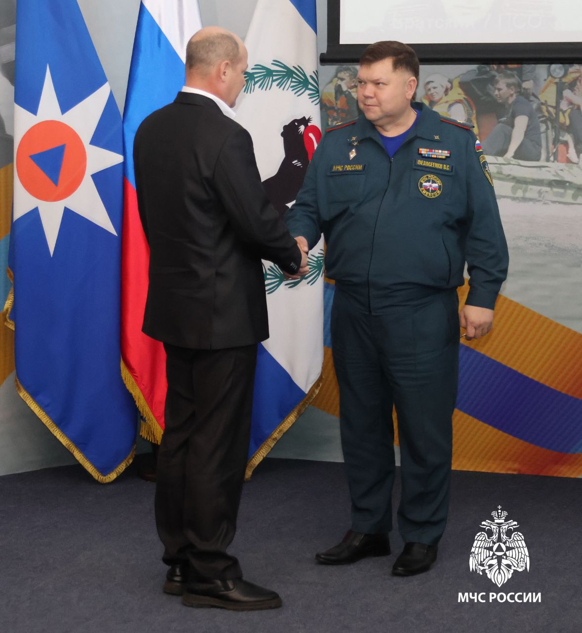 Отличившихся граждан наградили ведомственными медалями в Главном управлении МЧС России по Иркутской области Отличившихся граждан наградили ведомственными медалями в Главном управлении МЧС России по Иркутской области