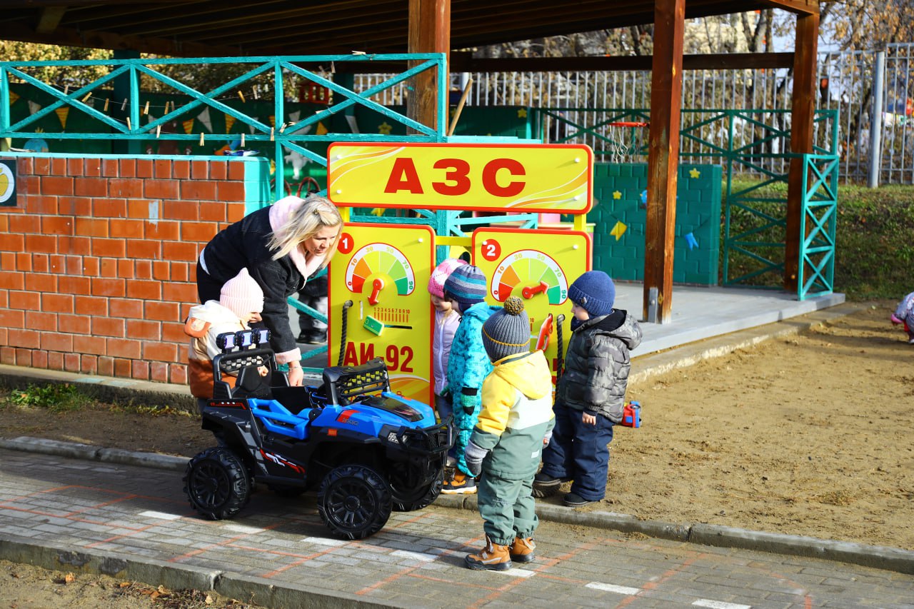 Миниатюрные модели городских дорог создали на территории иркутских детских садов № 58, 123, 162, 176 и 179 Миниатюрные модели городских дорог создали на территории иркутских детских садов № 58, 123, 162, 176 и 179