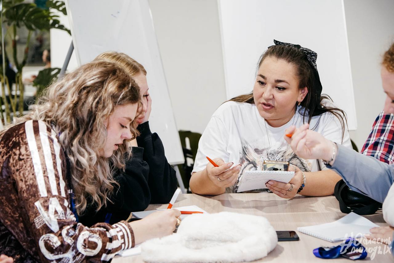 Молодые люди из 15 муниципалитетов Приангарья приняли участие в областной «Школе КВН» Молодые люди из 15 муниципалитетов Приангарья приняли участие в областной «Школе КВН»