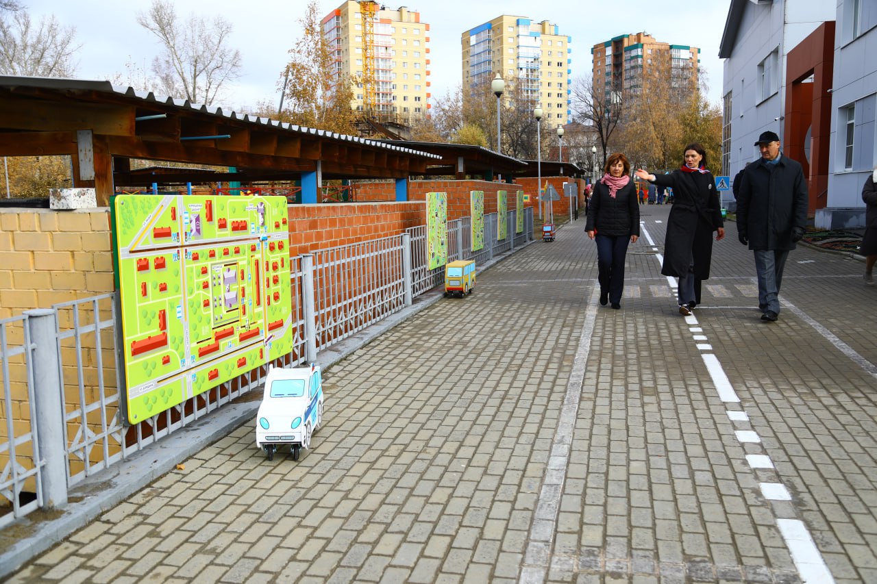 Миниатюрные модели городских дорог создали на территории иркутских детских садов № 58, 123, 162, 176 и 179 Миниатюрные модели городских дорог создали на территории иркутских детских садов № 58, 123, 162, 176 и 179