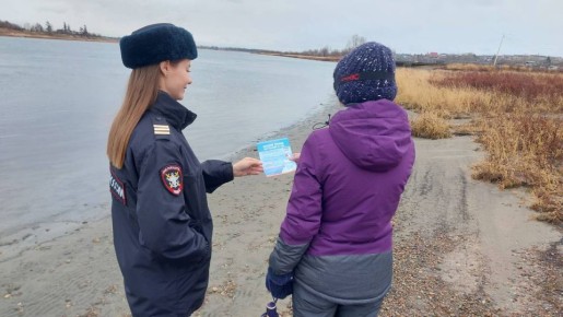 В Усолье-Сибирском сотрудники транспортной полиции провели профилактический рейд по выявлению нарушений прохода через железнодорожные пути и по водным объектам