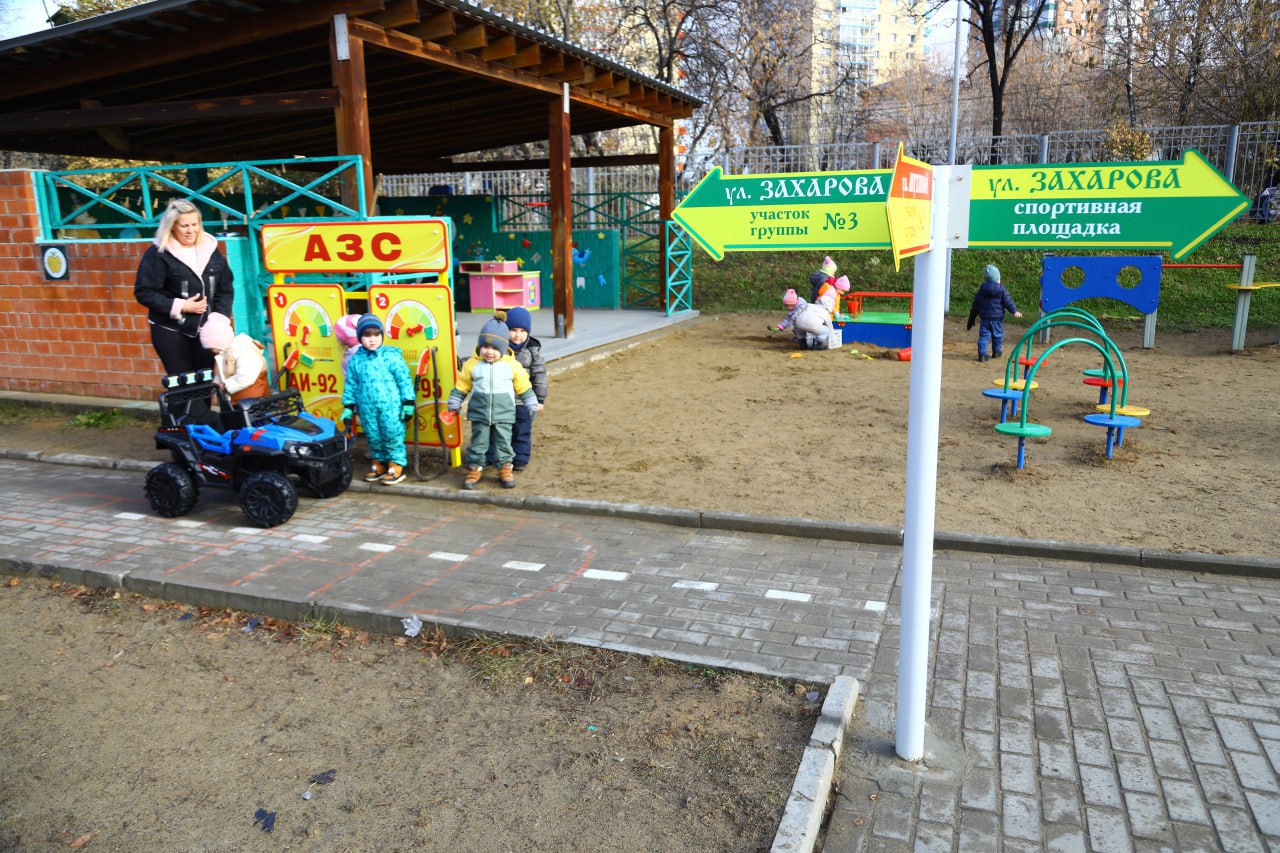 Миниатюрные модели городских дорог создали на территории иркутских детских садов № 58, 123, 162, 176 и 179 Миниатюрные модели городских дорог создали на территории иркутских детских садов № 58, 123, 162, 176 и 179