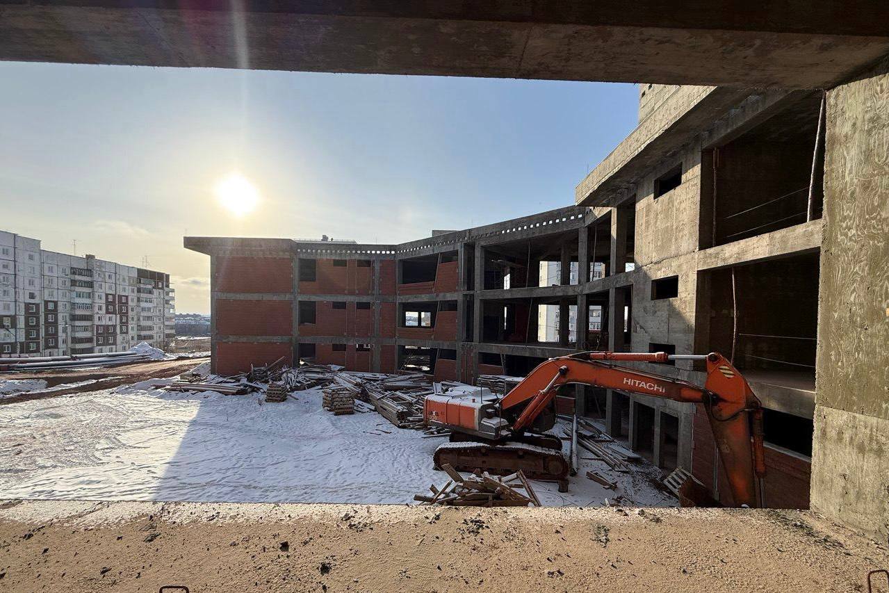 Министр строительства региона проверил ход строительства школы на 1275 мест в Братске Министр строительства региона проверил ход строительства школы на 1275 мест в Братске