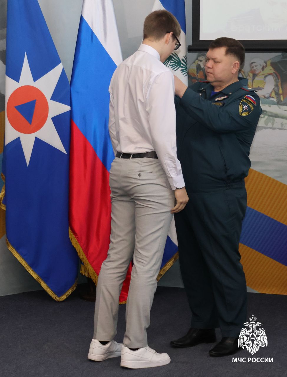 Отличившихся граждан наградили ведомственными медалями в Главном управлении МЧС России по Иркутской области Отличившихся граждан наградили ведомственными медалями в Главном управлении МЧС России по Иркутской области