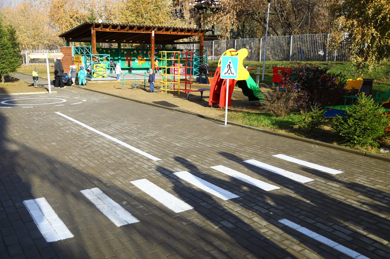 Миниатюрные модели городских дорог создали на территории иркутских детских садов № 58, 123, 162, 176 и 179 Миниатюрные модели городских дорог создали на территории иркутских детских садов № 58, 123, 162, 176 и 179