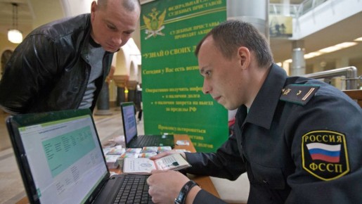 Должники под угрозой: новые ограничения на оружие и госнаграды