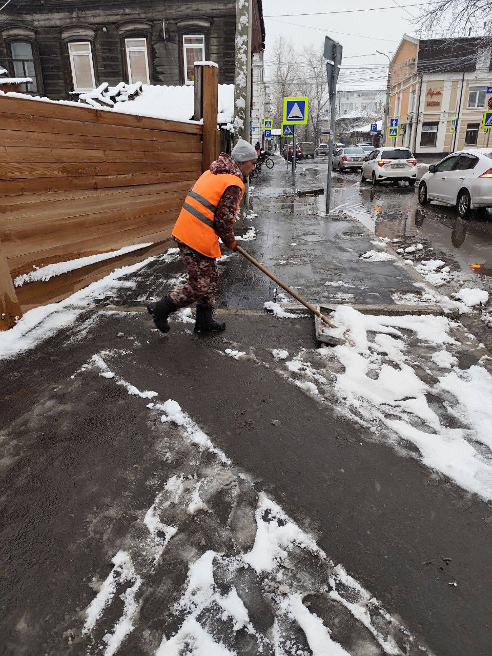 Круглосуточный режим: 170 рабочих и 40 единиц техники выйдут в ночь на уборку Иркутска Круглосуточный режим: 170 рабочих и 40 единиц техники выйдут в ночь на уборку Иркутска