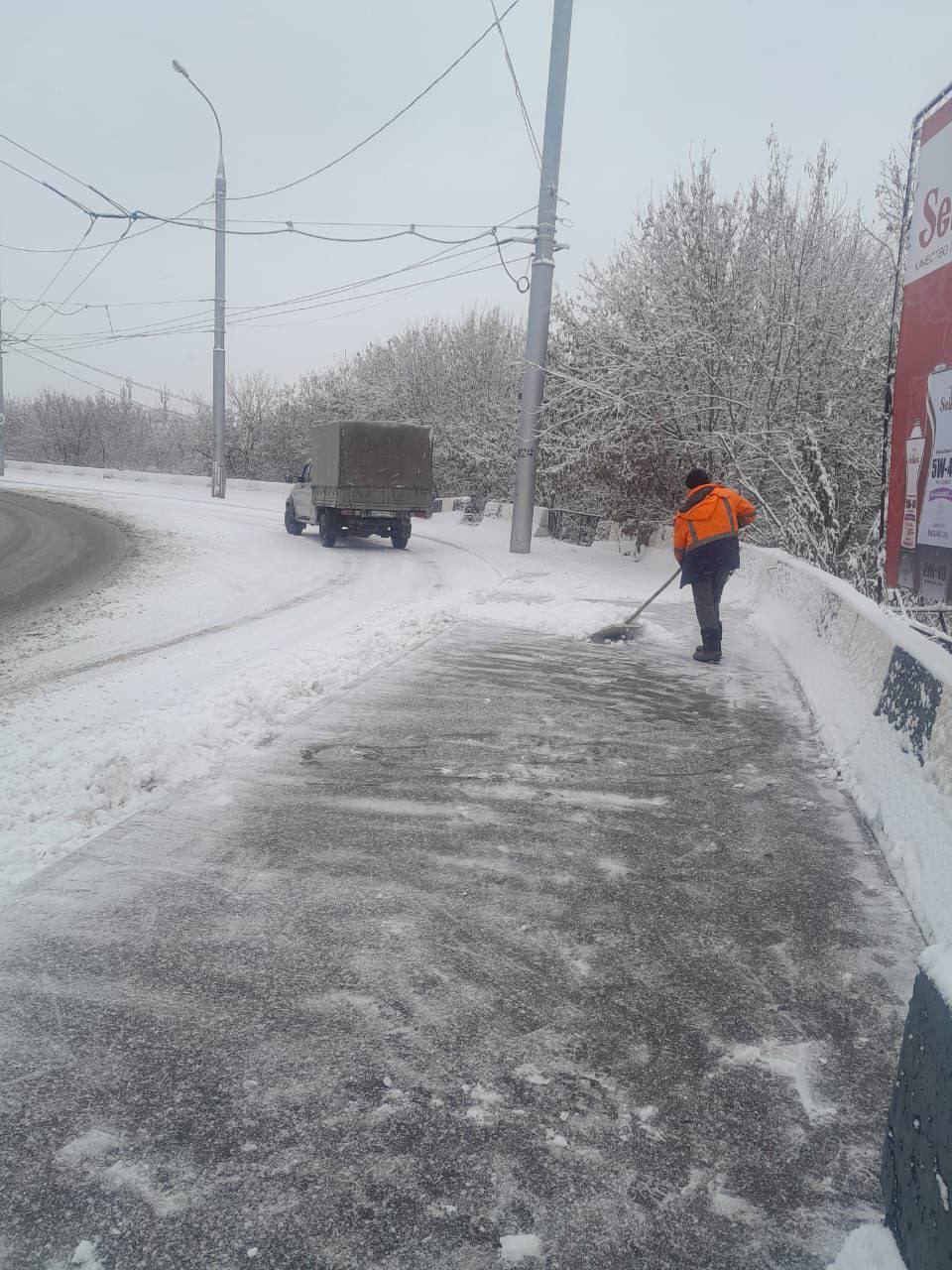 В Иркутске усилены работы по уборке городских территорий после снегопада В Иркутске усилены работы по уборке городских территорий после снегопада