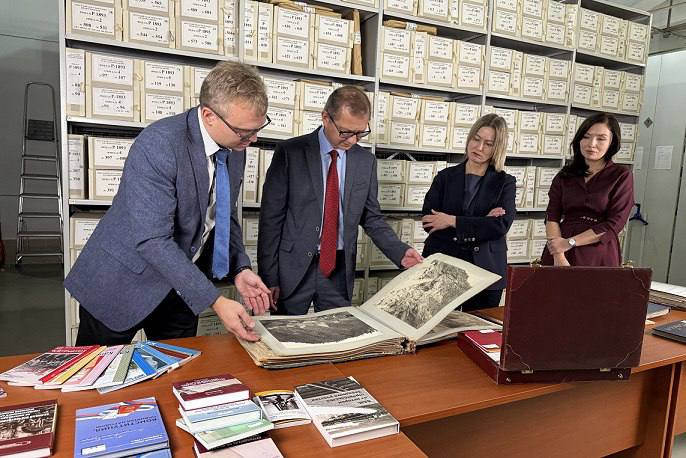 В Иркутске открылась выставка к 165-летию мецената Иннокентия Сибирякова