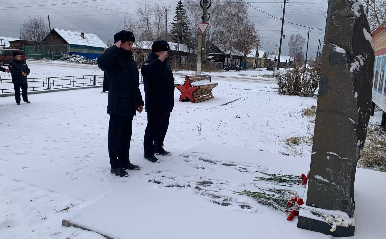 На кануне Дня Памяти сотрудников органов внутренних дел, погибших при исполнении служебных обязанностей, в Тайшетском ЛО МВД России на транспорте прошли памятные мероприятия На кануне Дня Памяти сотрудников органов внутренних дел, погибших при исполнении служебных обязанностей, в Тайшетском ЛО МВД России на транспорте прошли памятные мероприятия