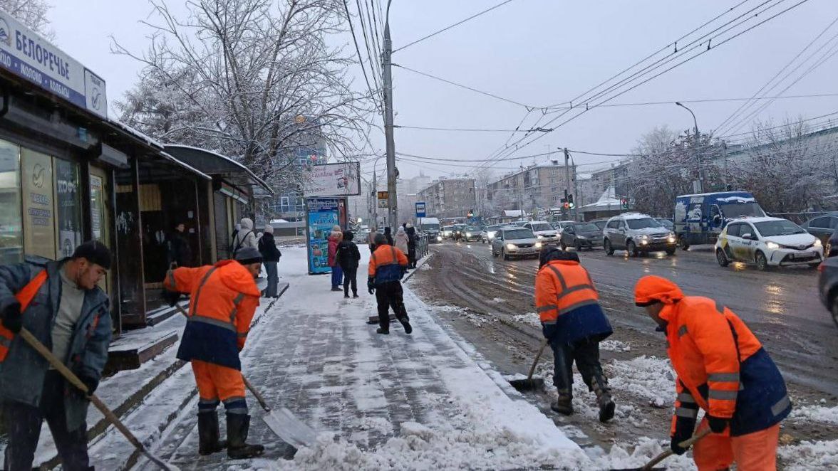 В Иркутске усилены работы по уборке городских территорий после снегопада В Иркутске усилены работы по уборке городских территорий после снегопада