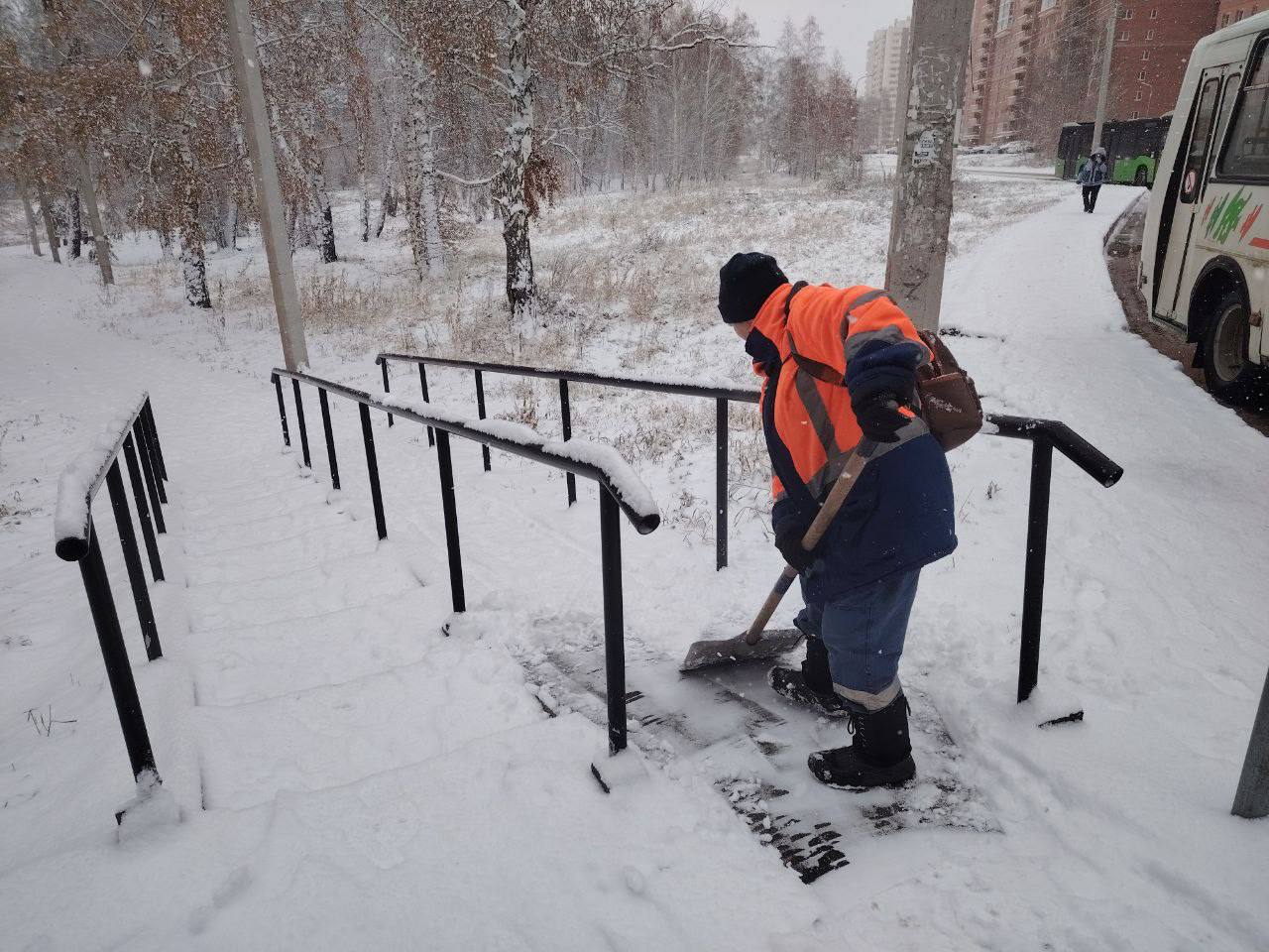 В Иркутске усилены работы по уборке городских территорий после снегопада В Иркутске усилены работы по уборке городских территорий после снегопада