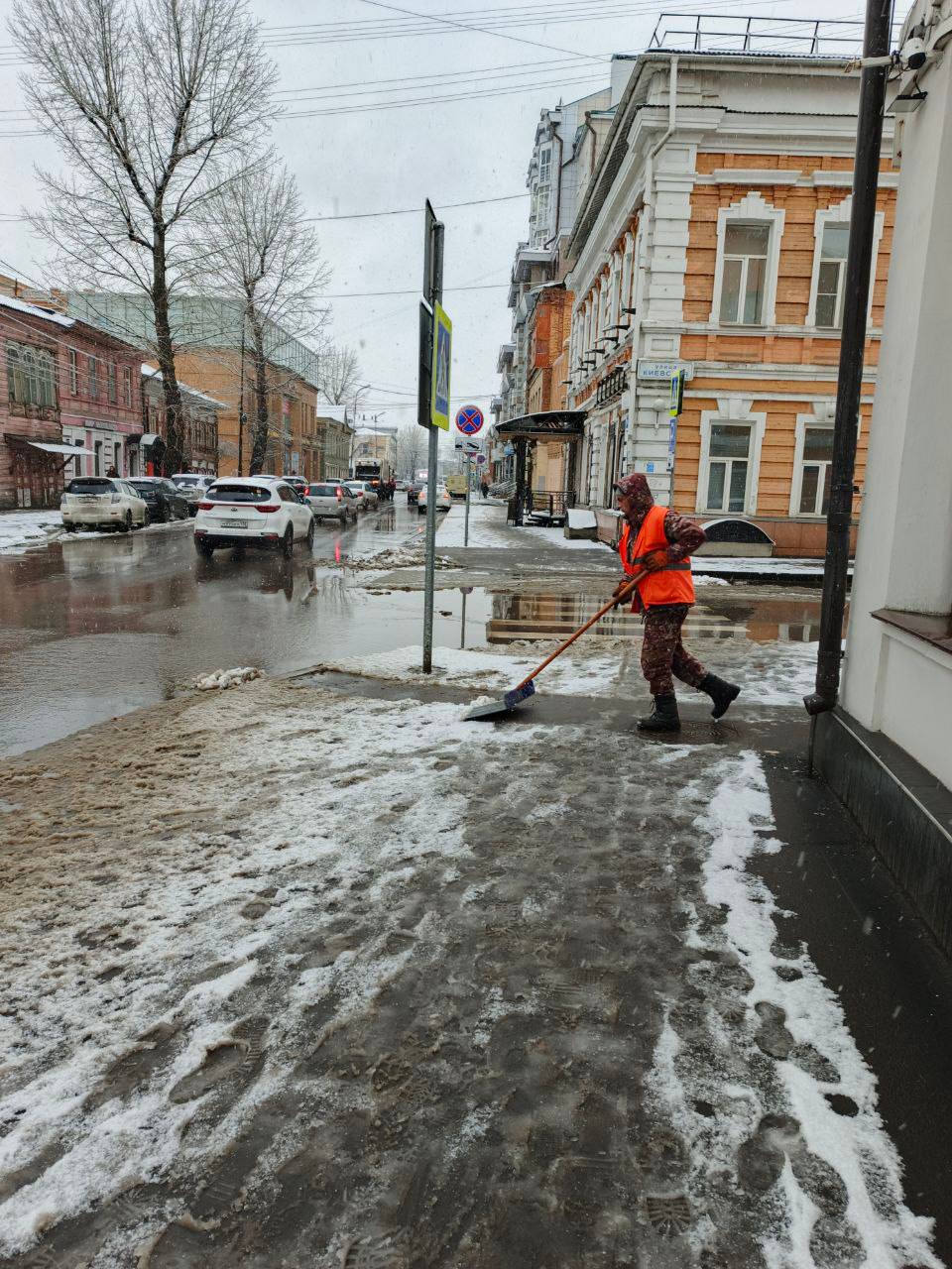 Круглосуточный режим: 170 рабочих и 40 единиц техники выйдут в ночь на уборку Иркутска Круглосуточный режим: 170 рабочих и 40 единиц техники выйдут в ночь на уборку Иркутска