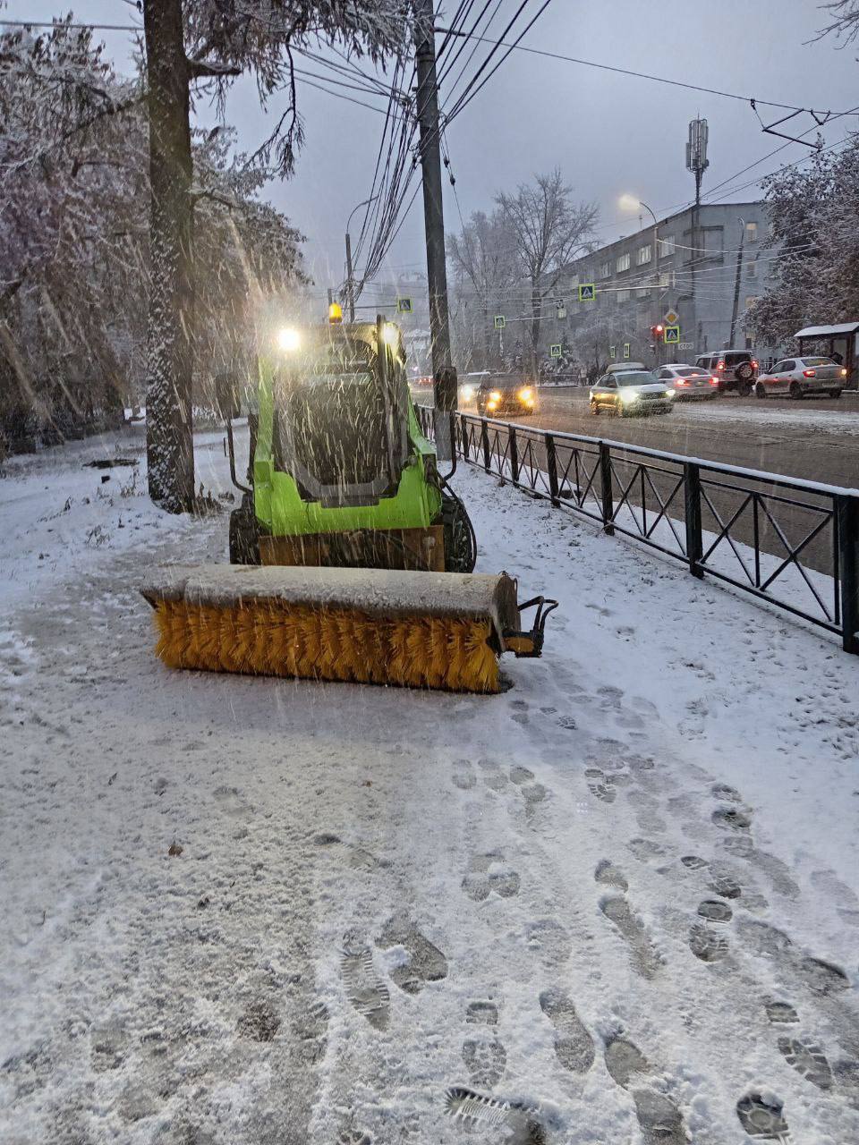 В Иркутске усилены работы по уборке городских территорий после снегопада В Иркутске усилены работы по уборке городских территорий после снегопада