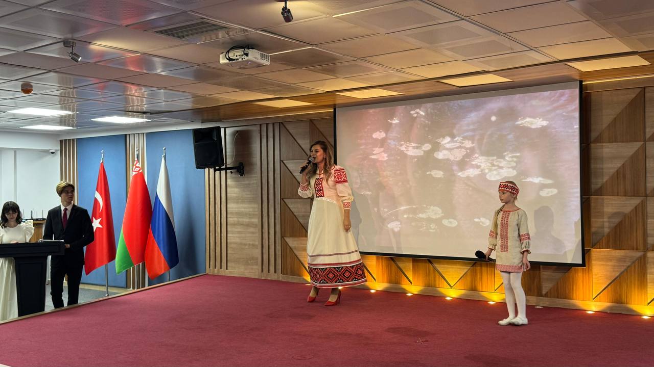 Сегодня в Русском Доме в Анкаре при участии Посольства состоялся праздничный концерт по случаю Дня народного единства Сегодня в Русском Доме в Анкаре при участии Посольства состоялся праздничный концерт по случаю Дня народного единства