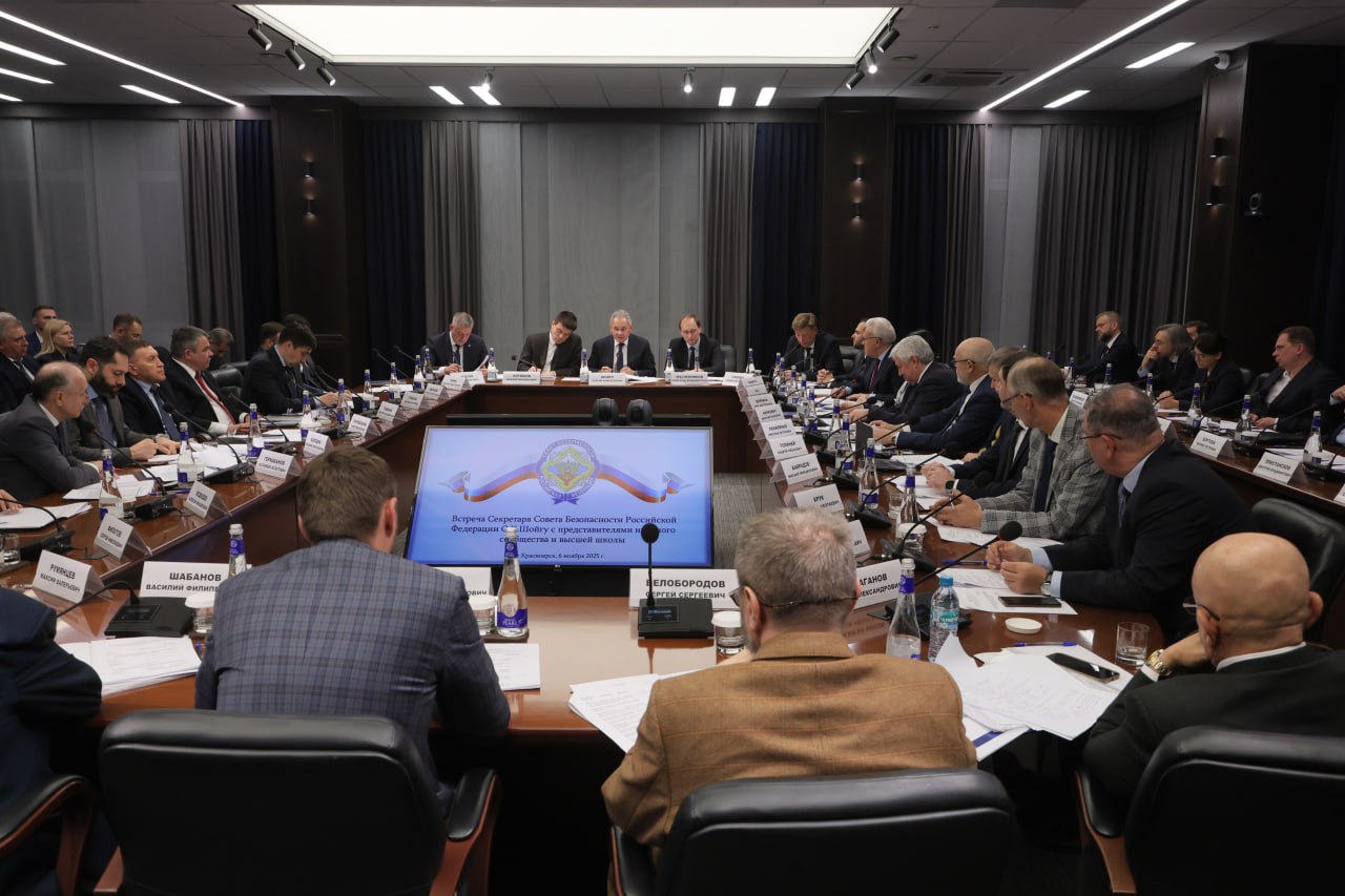 Игорь Кобзев представил потенциал Иркутской области по добыче редкоземельных металлов Сергею Шойгу Игорь Кобзев представил потенциал Иркутской области по добыче редкоземельных металлов Сергею Шойгу