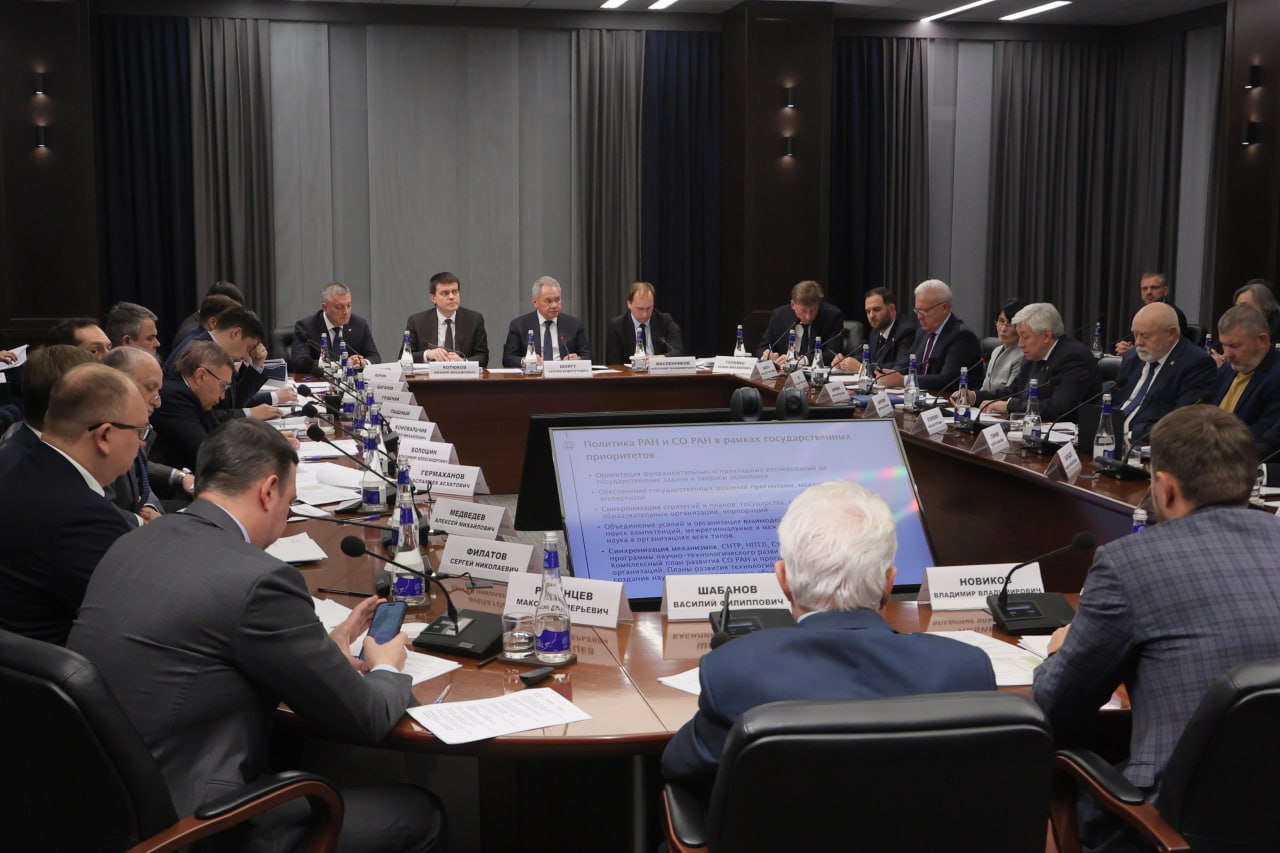 Игорь Кобзев представил потенциал Иркутской области по добыче редкоземельных металлов Сергею Шойгу Игорь Кобзев представил потенциал Иркутской области по добыче редкоземельных металлов Сергею Шойгу