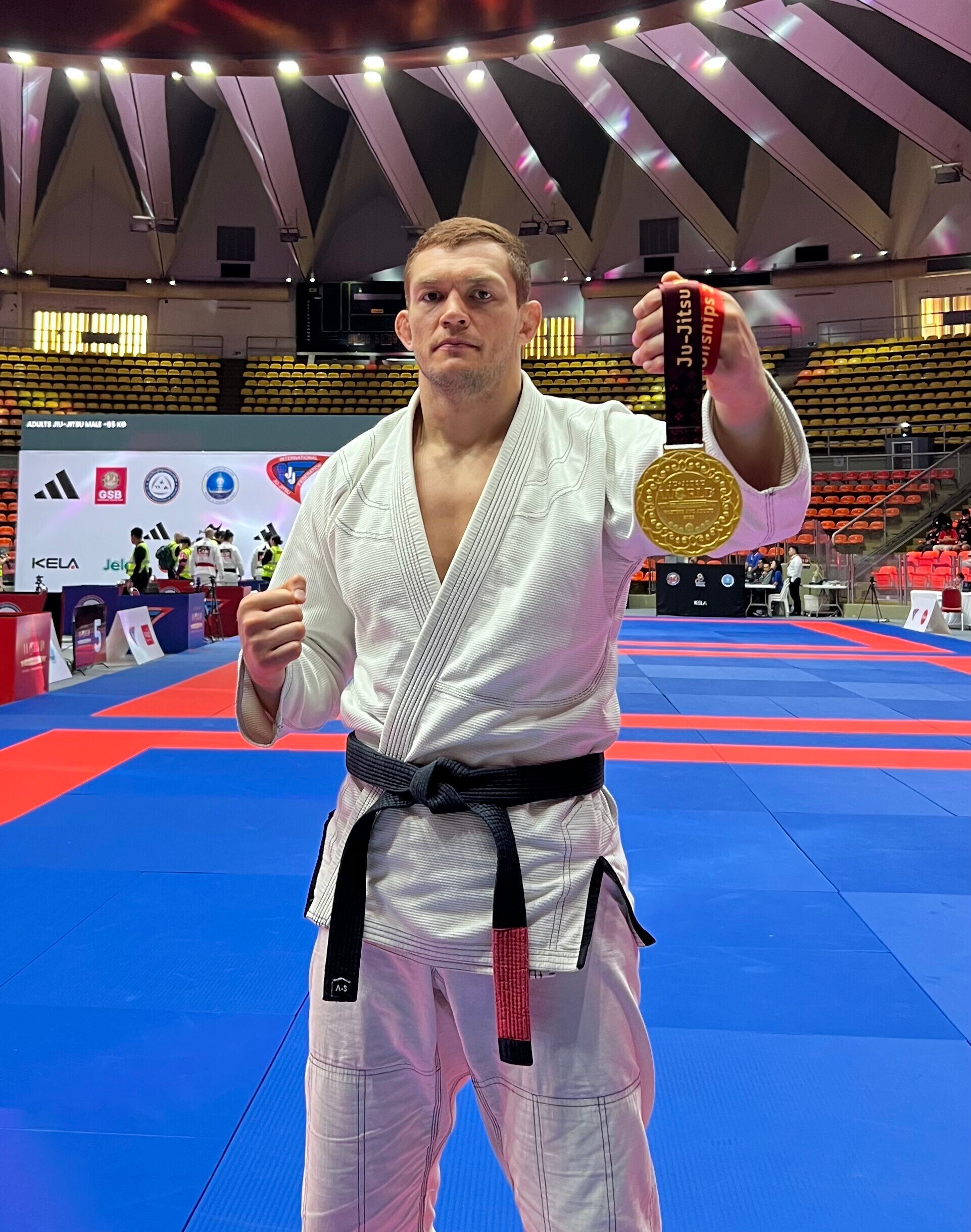Уроженец Усолья-Сибирского, мастер спорта международного класса Роман Лукашевич победил на чемпионате мира по джиу-джитсу