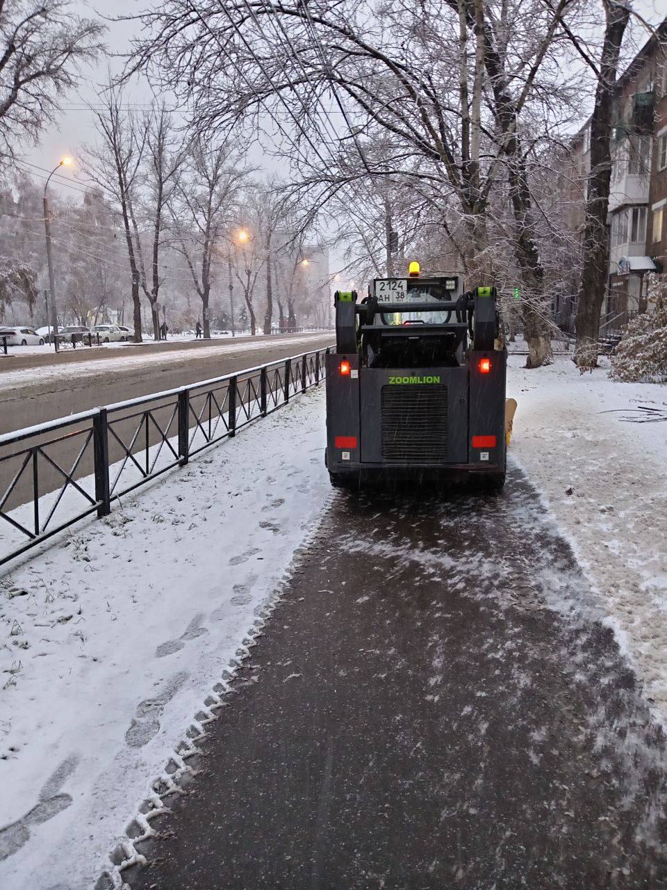 В Иркутске усилены работы по уборке городских территорий после снегопада В Иркутске усилены работы по уборке городских территорий после снегопада