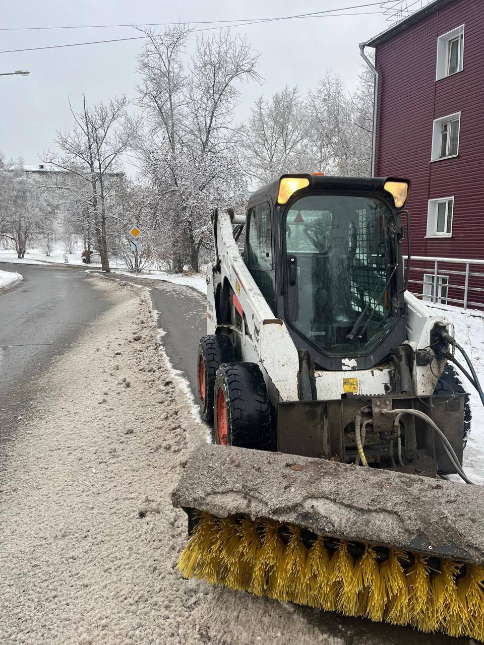 Круглосуточный режим: 170 рабочих и 40 единиц техники выйдут в ночь на уборку Иркутска Круглосуточный режим: 170 рабочих и 40 единиц техники выйдут в ночь на уборку Иркутска