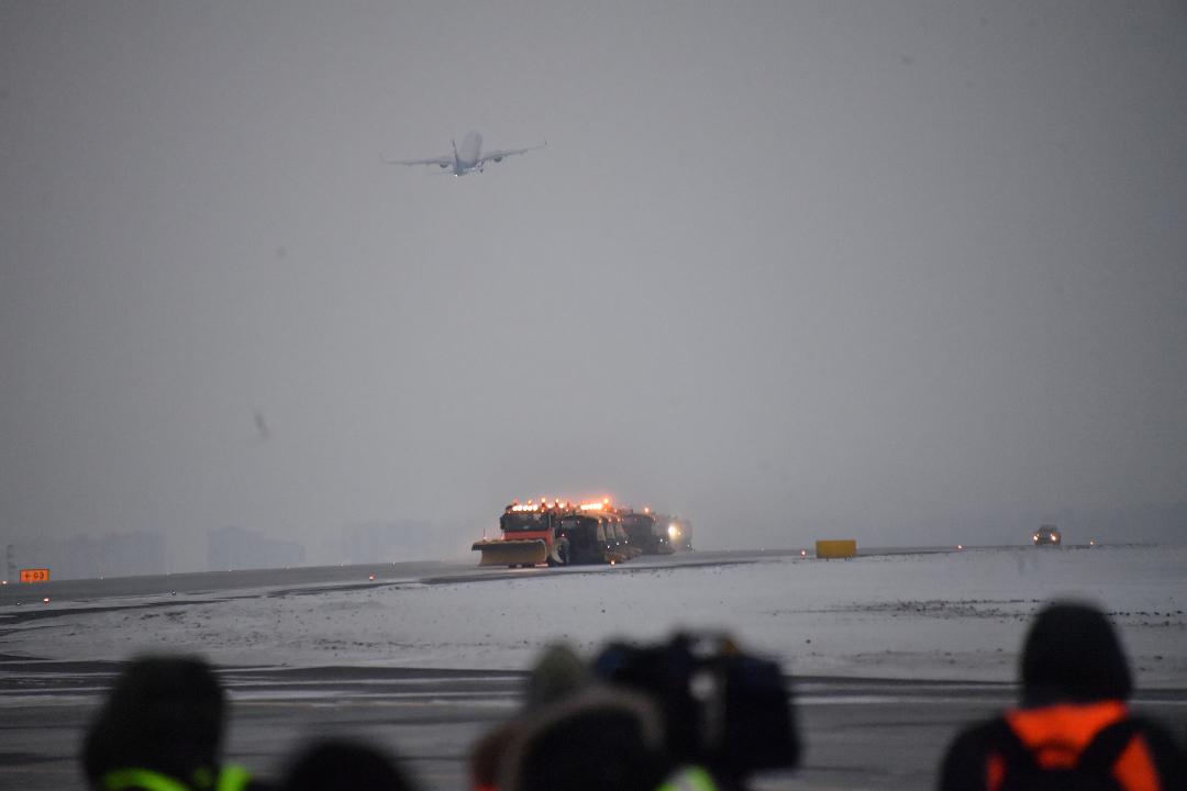 Из-за снегопада в Иркутске задерживают прилеты более 10 рейсов