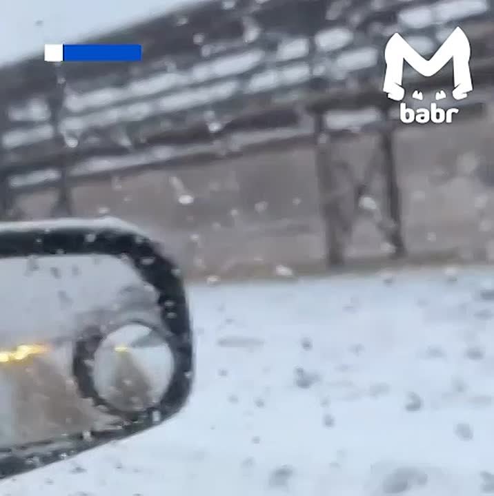 Снегопад накрыл Приангарье и Бурятию: самолёты не могут приземлиться, фуры не хотят ездить по скользким трассам