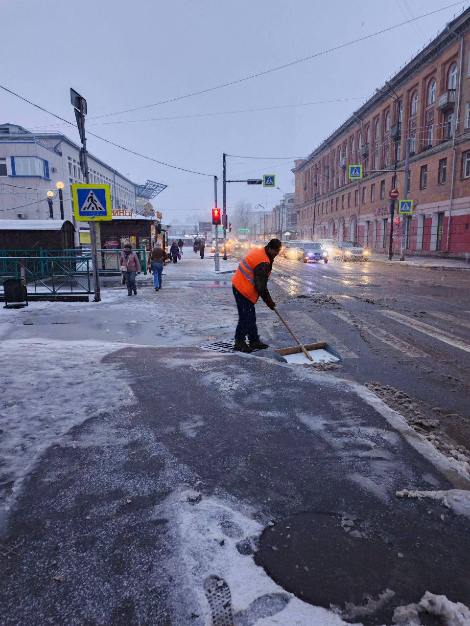 Круглосуточный режим: 170 рабочих и 40 единиц техники выйдут в ночь на уборку Иркутска Круглосуточный режим: 170 рабочих и 40 единиц техники выйдут в ночь на уборку Иркутска