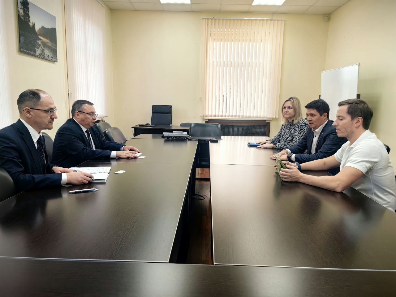 Первый зампред Правительства Иркутской области обсудил перспективные вопросы взаимодействия с представителями Сбера Первый зампред Правительства Иркутской области обсудил перспективные вопросы взаимодействия с представителями Сбера