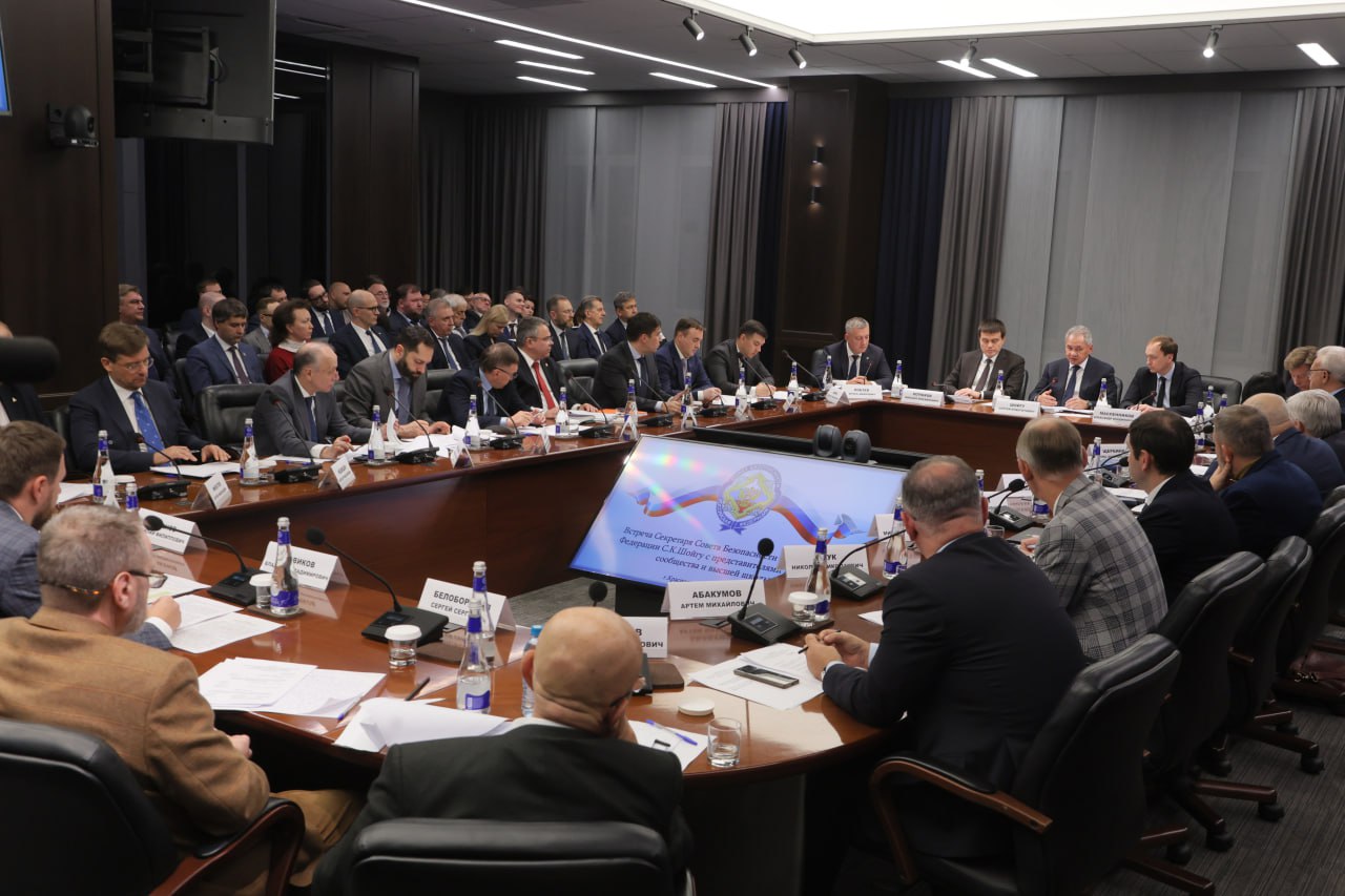 Игорь Кобзев представил потенциал Иркутской области по добыче редкоземельных металлов Сергею Шойгу