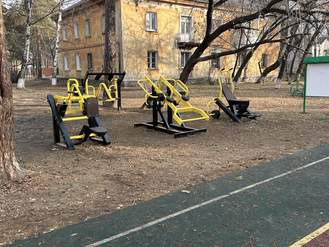 На территории ТОС «Старый город» установили уникальные тренажеры с регулируемой нагрузкой На территории ТОС «Старый город» установили уникальные тренажеры с регулируемой нагрузкой