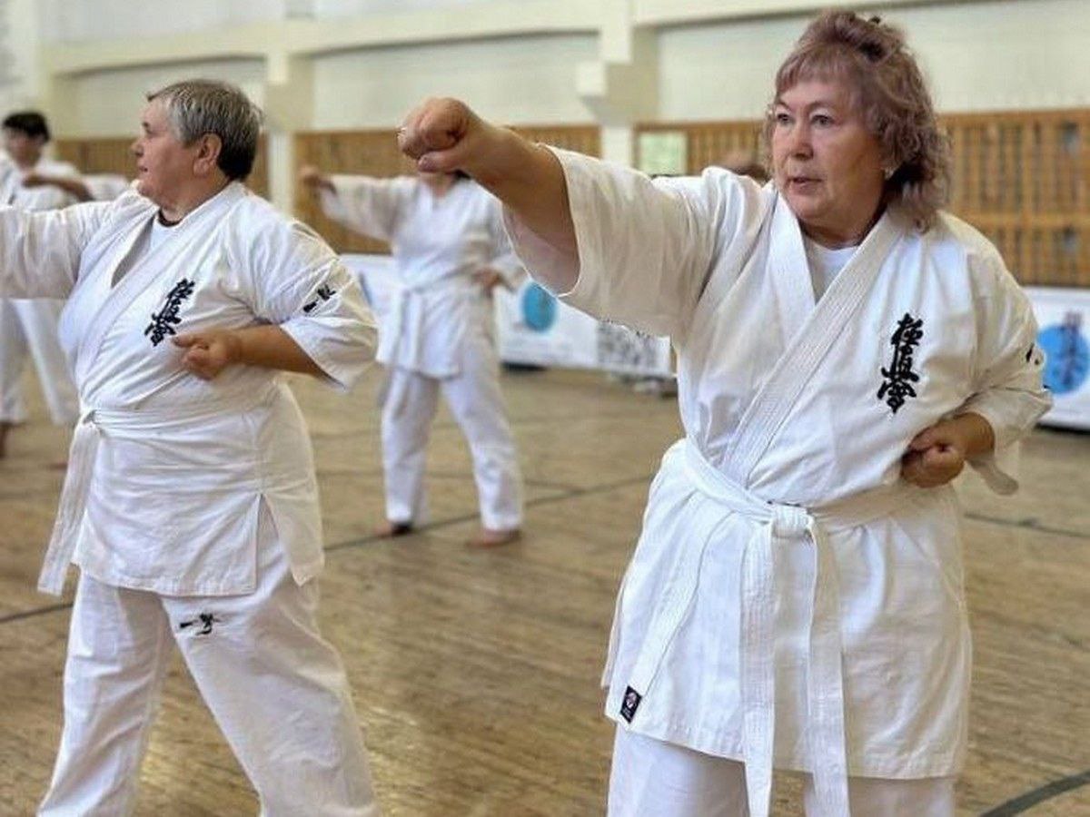 «Осс!» — говорят друг другу каратисты во время приветствия «Осс!» — говорят друг другу каратисты во время приветствия