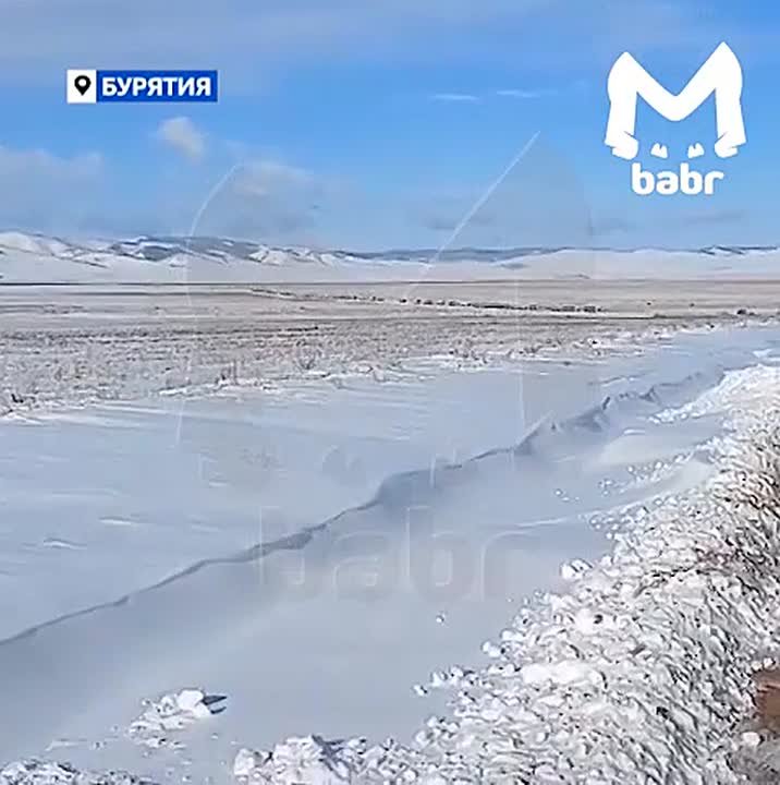 Фуры встали в серьёзную пробку на федеральной трассе "Байкал" из-за гололёда