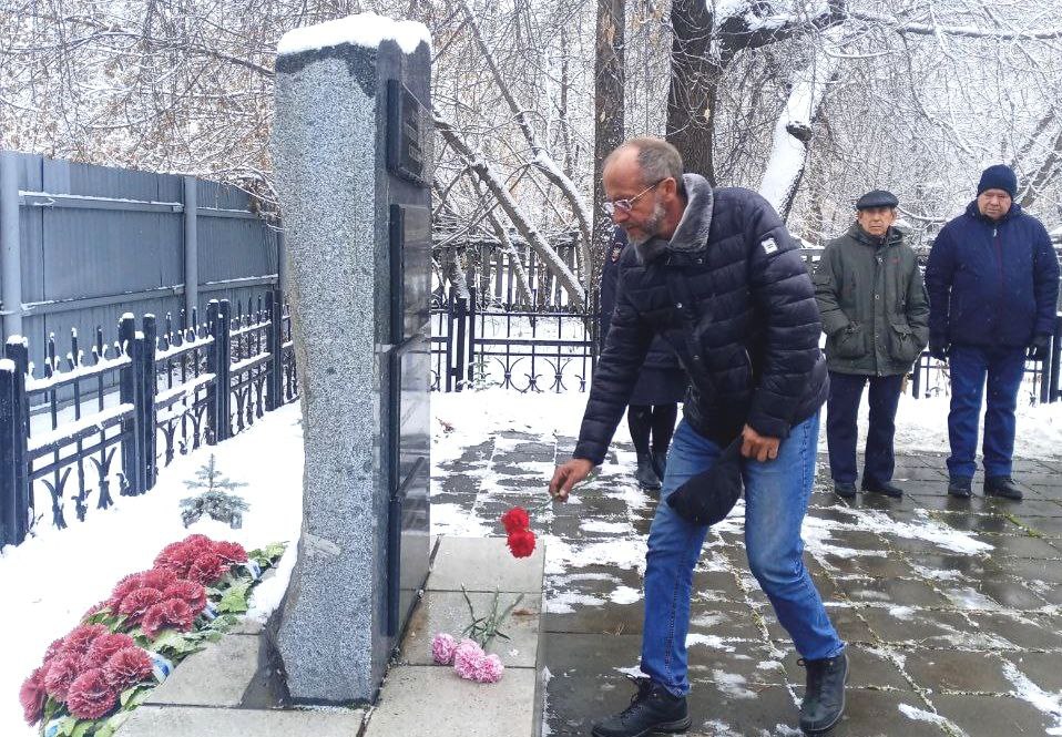 ПОМНИМ И ЧТИМ. Личный состав и ветераны ЛО МВД России на станции Иркутск-пассажирский провели памятное мероприятие, посвящённое Дню памяти сотрудников органов внутренних дел, погибших при исполнении служебных обязанностей В... ПОМНИМ И ЧТИМ. Личный состав и ветераны ЛО МВД России на станции Иркутск-пассажирский провели памятное мероприятие, посвящённое Дню памяти сотрудников органов внутренних дел, погибших при исполнении служебных обязанностей В...