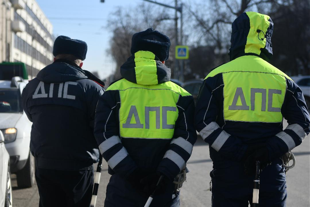 На плотине ГЭС в Иркутске столкнулись три автомобиля