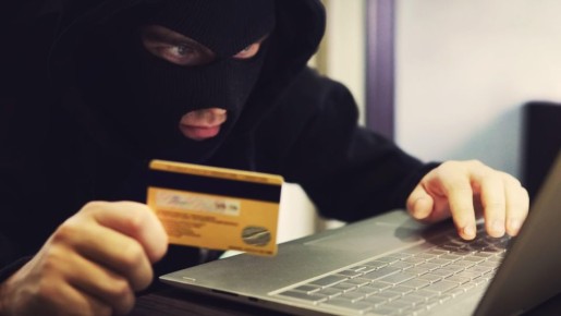 «Получают доступ к счетам»: раскрыта хитрая уловка мошенников перед Новым годом