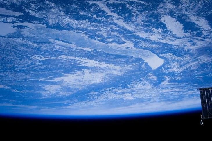 «Сверкает, как огромный сапфир»: российский космонавт показал Байкал с орбиты Земли