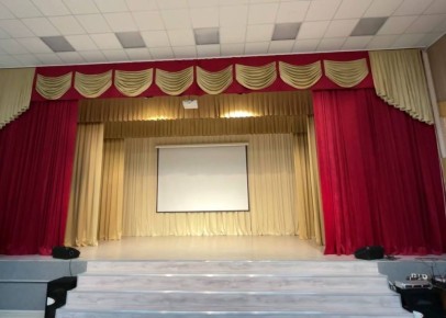 В Первомайском появилось новое пространство для школьных концертов и спектаклей