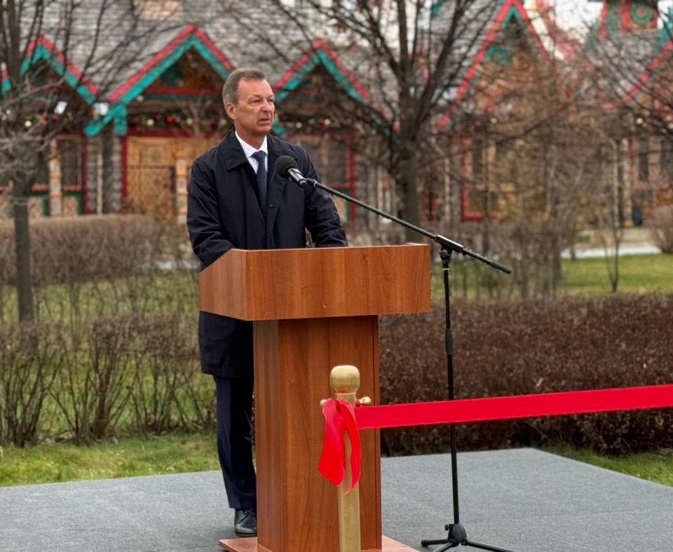 Сегодня, накануне государственного визита Президента Республики Казахстан К-Ж.К. Токаева в Российскую Федерацию, совместно с Министром культуры и информации Казахстана Аидой Балаевой открыли в Москве сквер в честь Дружбы...