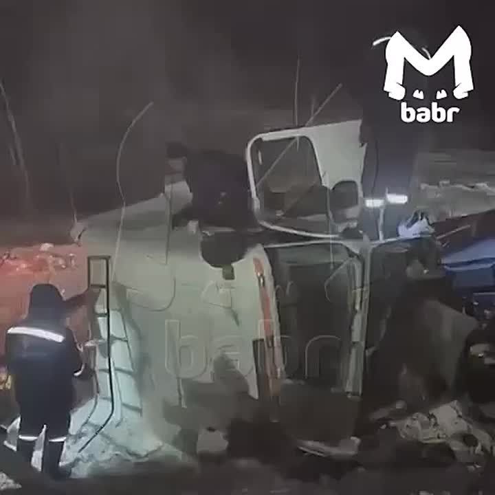 Фура перевернулась на трассе в Бурятии
