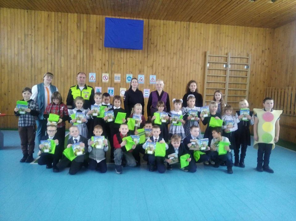 В Зиминском районе сотрудники Госавтоинспекции провели акцию и посвятили первоклассников в юные пешеходы