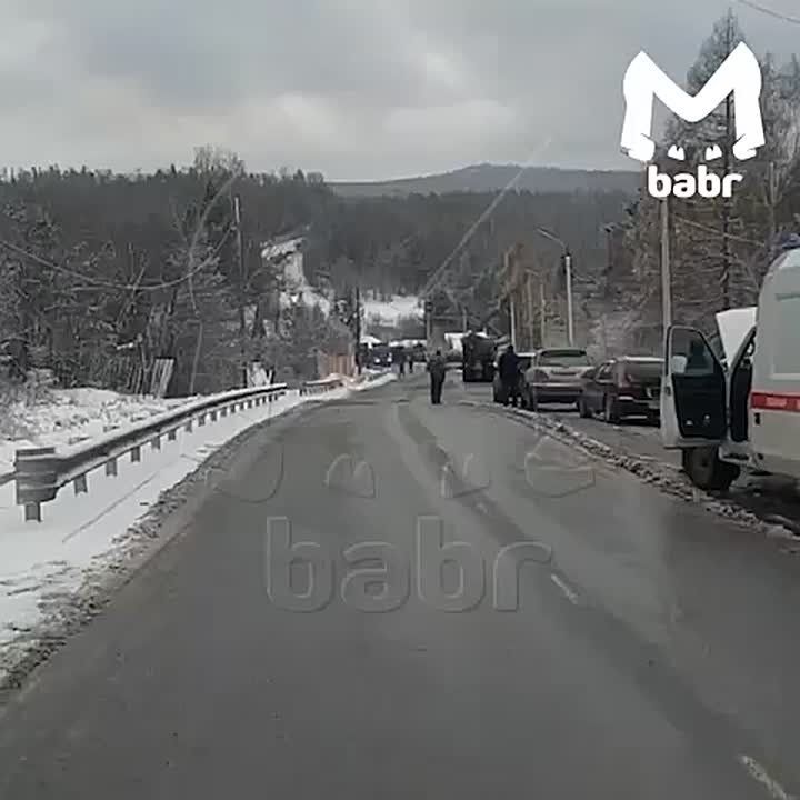 Две фуры столкнулись и перекрыли дорогу в Приангарье