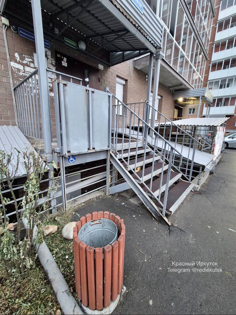 Прокуратура проводит проверку по факту нарушений при обеспечении доступности для маломобильных групп населения многоквартирного дома