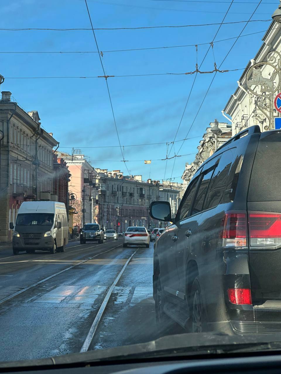 Авария с участием двух автомобилей произошла днем 12 ноября на перекрестке улиц Ленина и Карла Маркса Авария с участием двух автомобилей произошла днем 12 ноября на перекрестке улиц Ленина и Карла Маркса