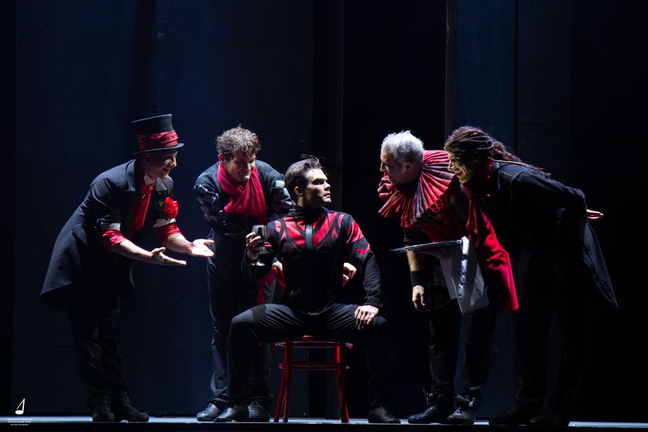 «Ромео и Джульетту» в современном стиле поставили в Иркутском музыкальном театре «Ромео и Джульетту» в современном стиле поставили в Иркутском музыкальном театре